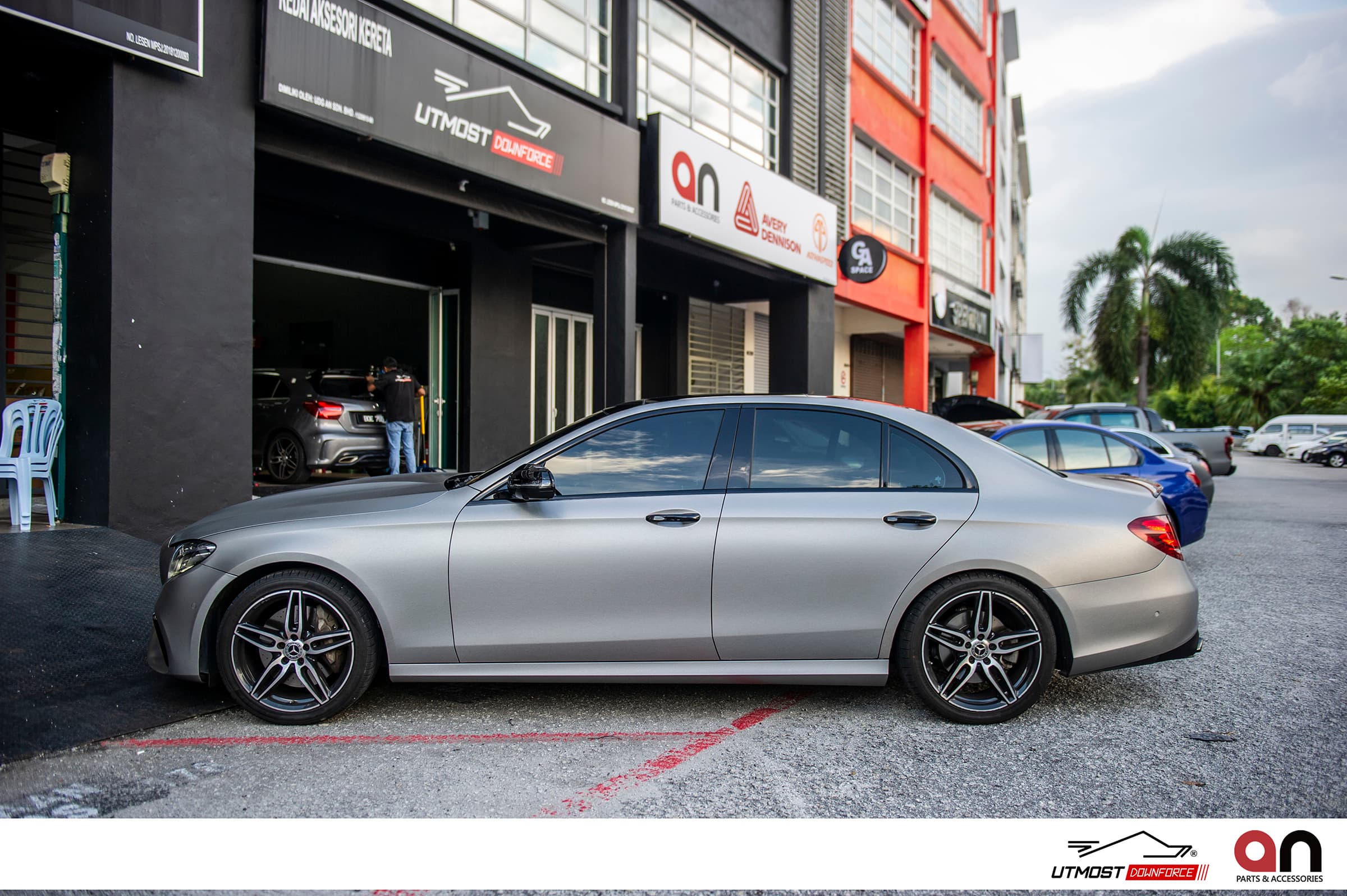 Brushed Titanium Brushed wrap by Avery Dennison, photograph 4 of 8
