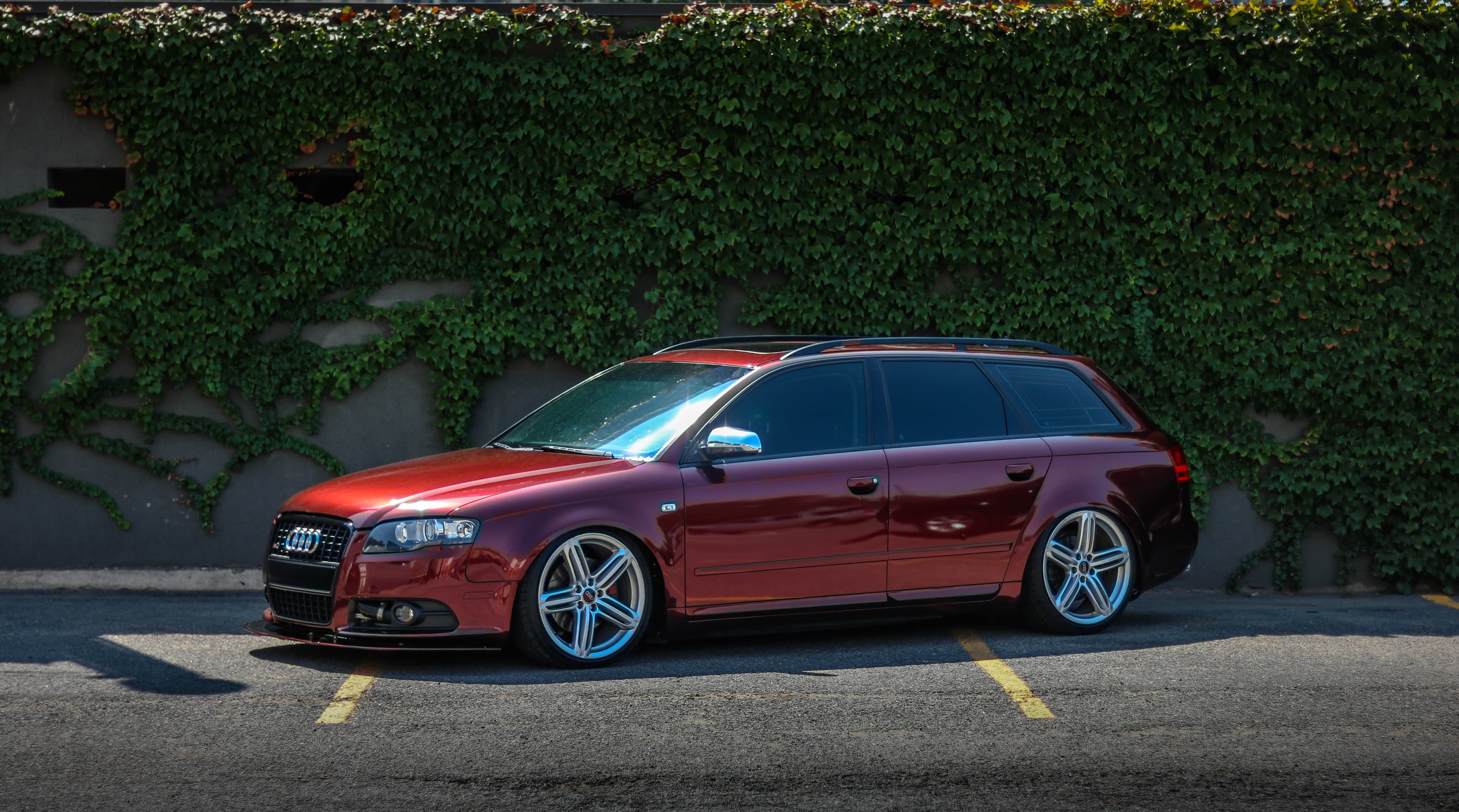 Black/Red Iridescent Gloss Gloss Iridescent wrap by KPMF, photograph 2 of 8