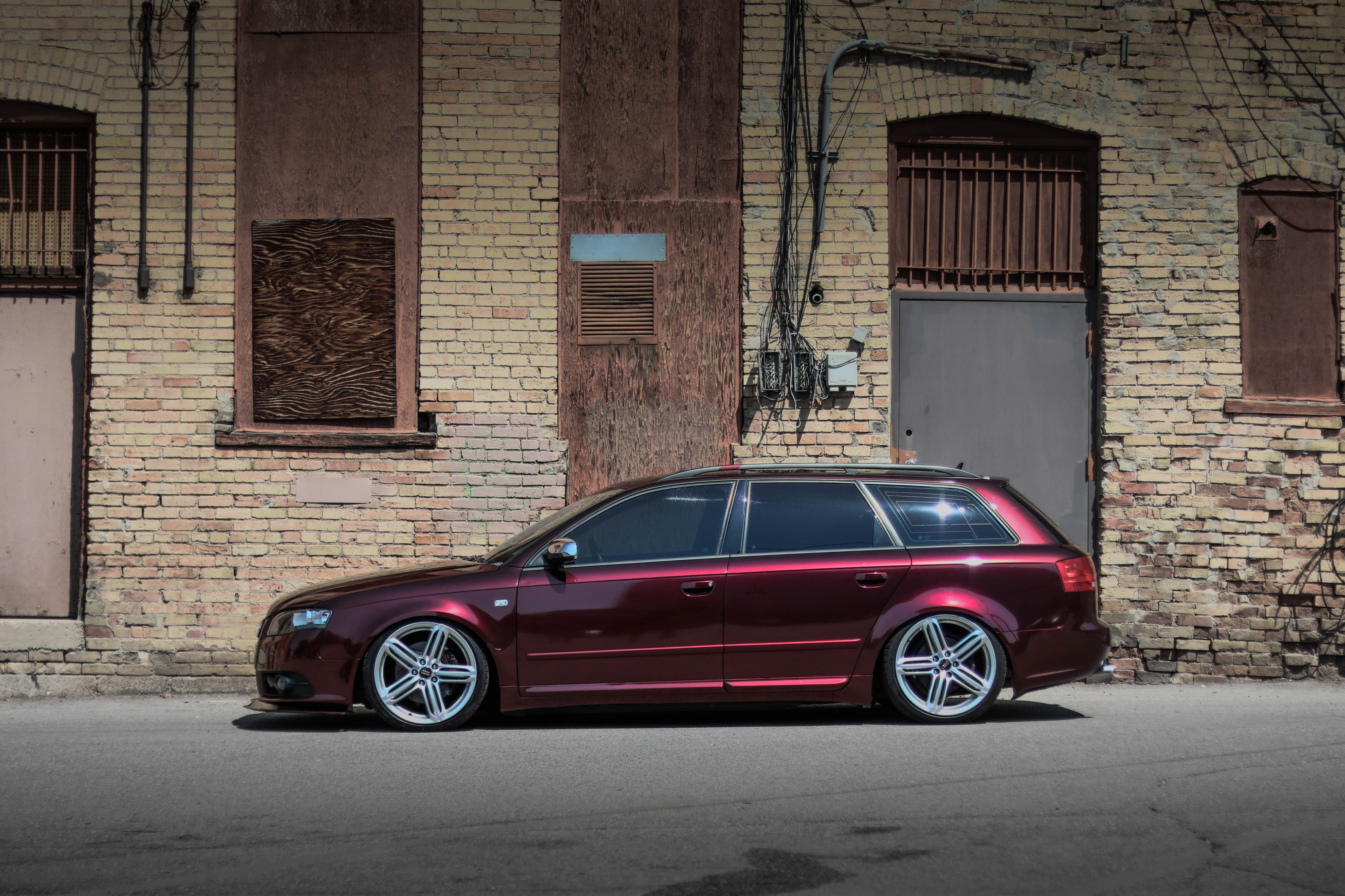 Black/Red Iridescent Gloss Gloss Iridescent wrap by KPMF, photograph 4 of 8