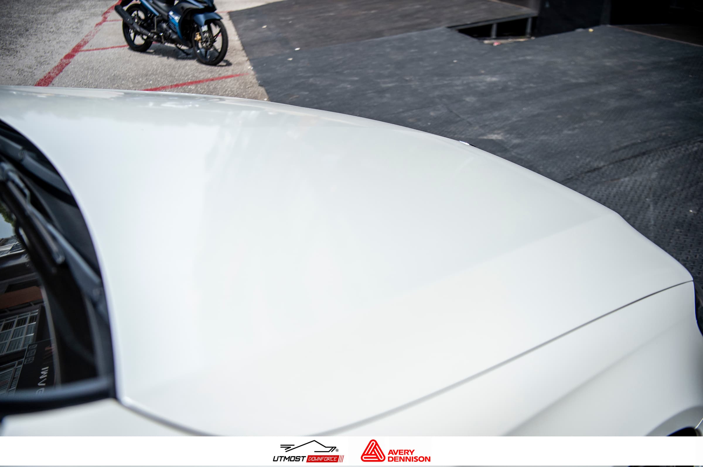 Gloss White Pearl Gloss wrap by Avery Dennison, photograph 10 of 19