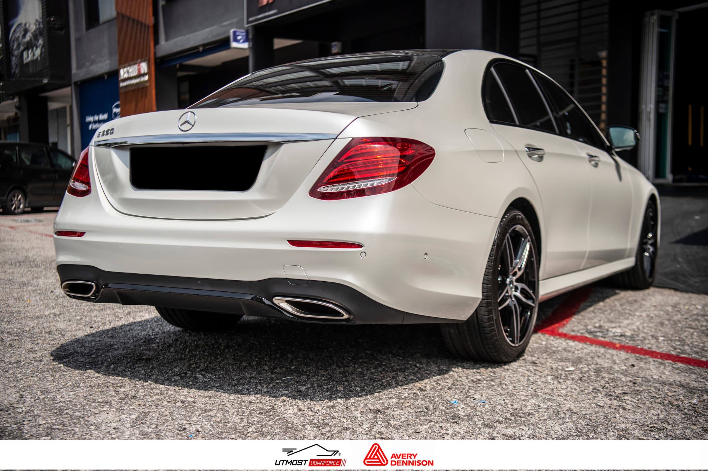 Gloss White Pearl Gloss wrap by Avery Dennison, photograph 18 of 19