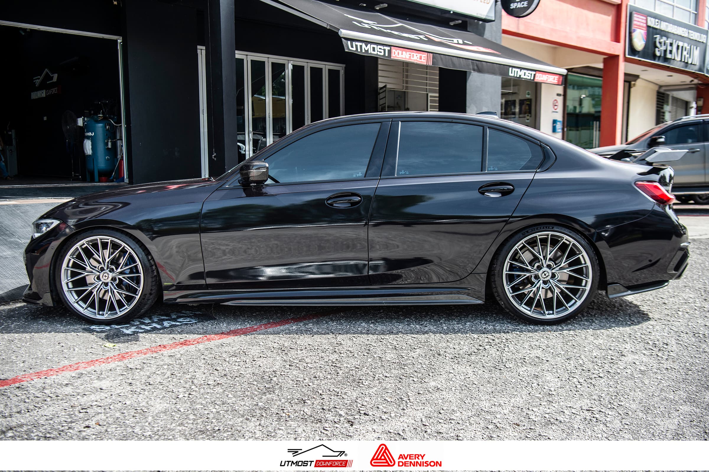 Gloss Metallic Mystery Black Gloss Metallic wrap by Avery Dennison, photograph 4 of 11