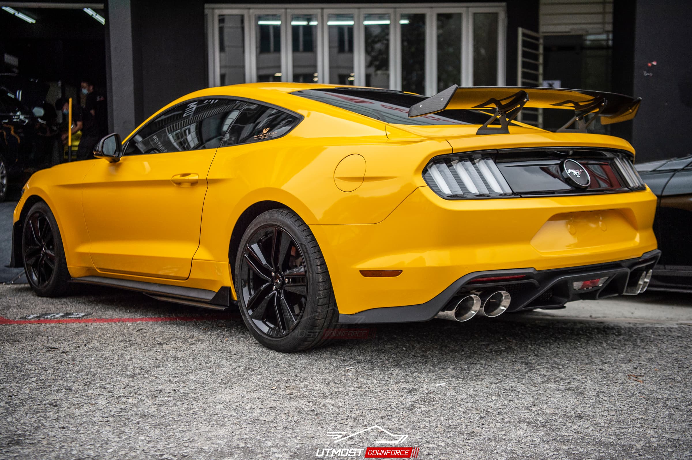Gloss Dark Yellow Gloss wrap by Avery Dennison, photograph 5 of 17
