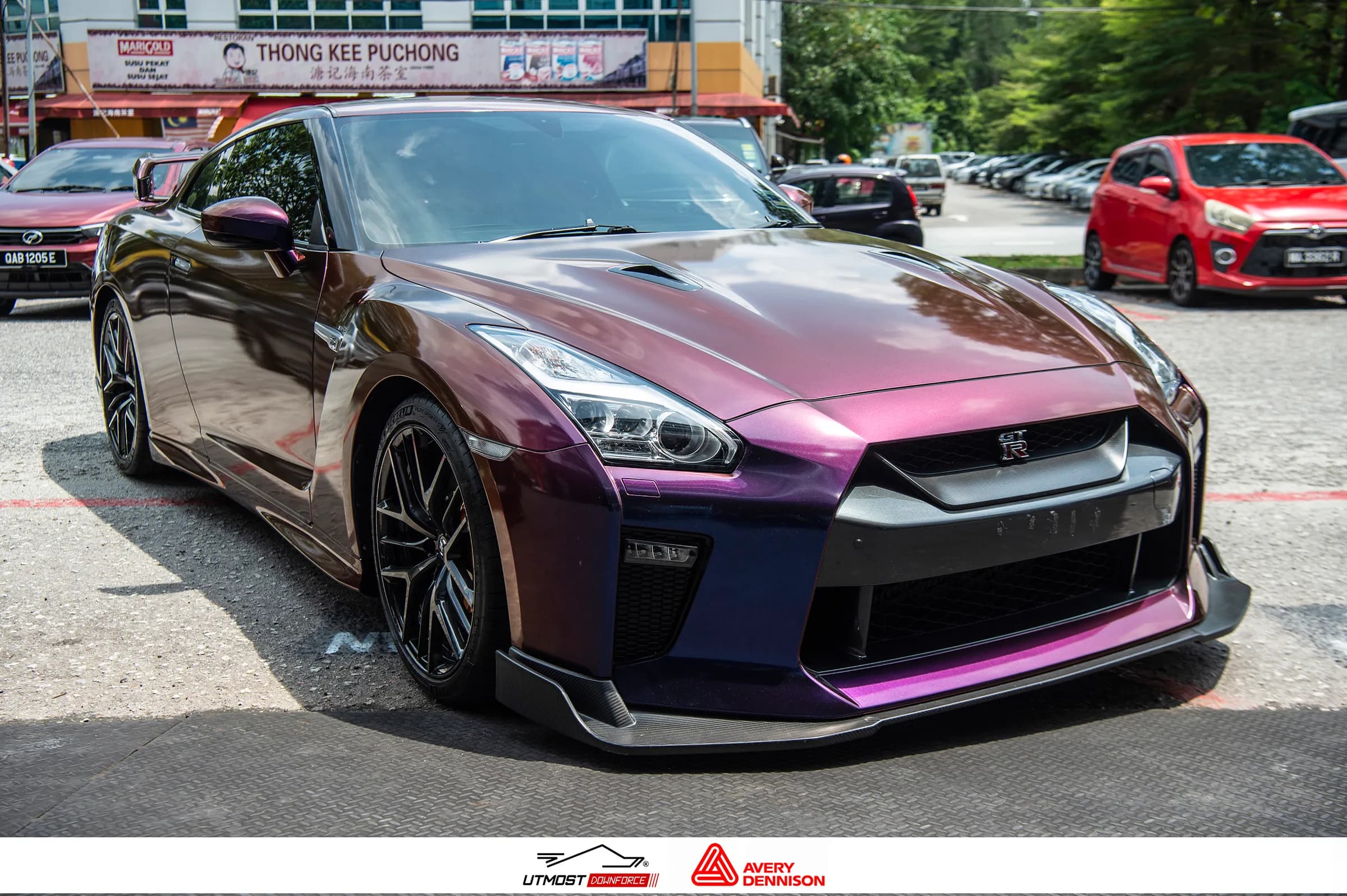 Gloss Roaring Thunder Gloss wrap by Avery Dennison, photograph 1 of 18