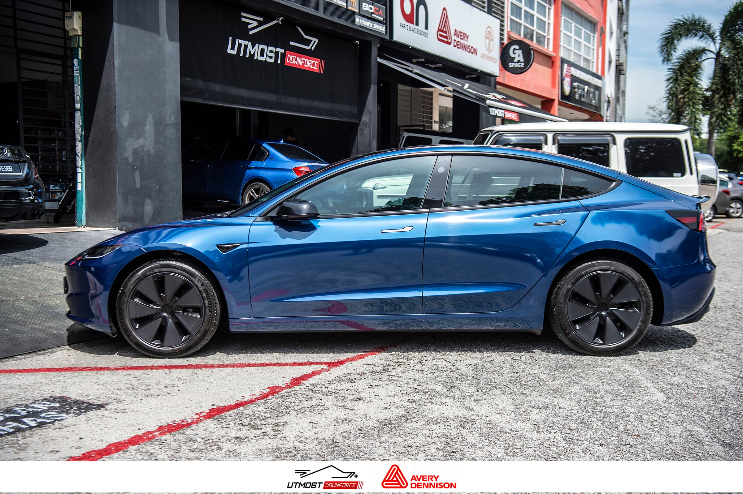 Gloss Metallic Dark Blue Gloss Metallic wrap by Avery Dennison, photograph 2 of 14