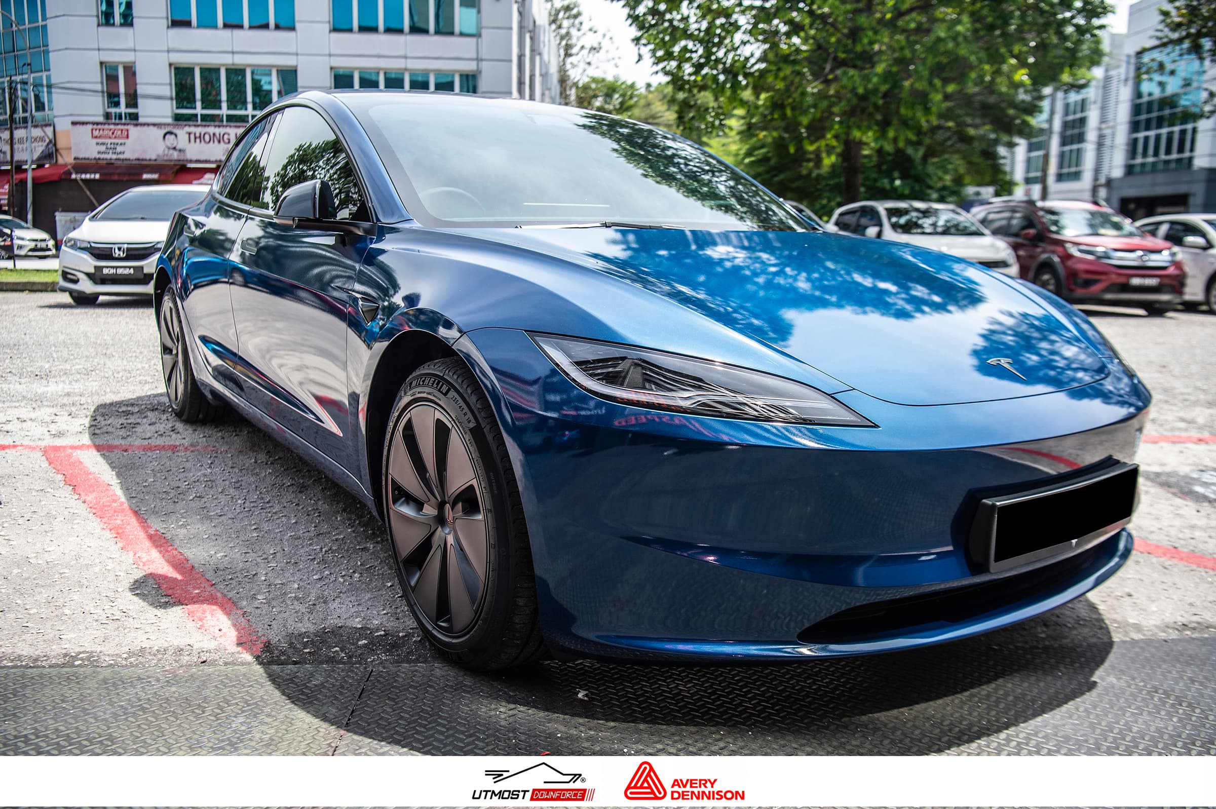 Gloss Metallic Dark Blue Gloss Metallic wrap by Avery Dennison, photograph 4 of 14