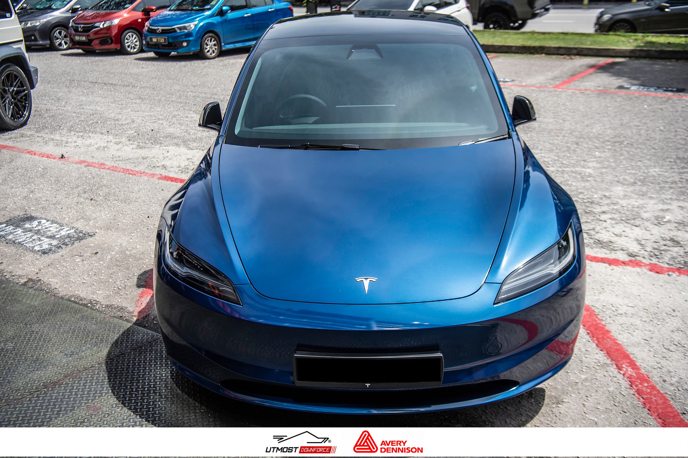 Gloss Metallic Dark Blue Gloss Metallic wrap by Avery Dennison, photograph 6 of 14