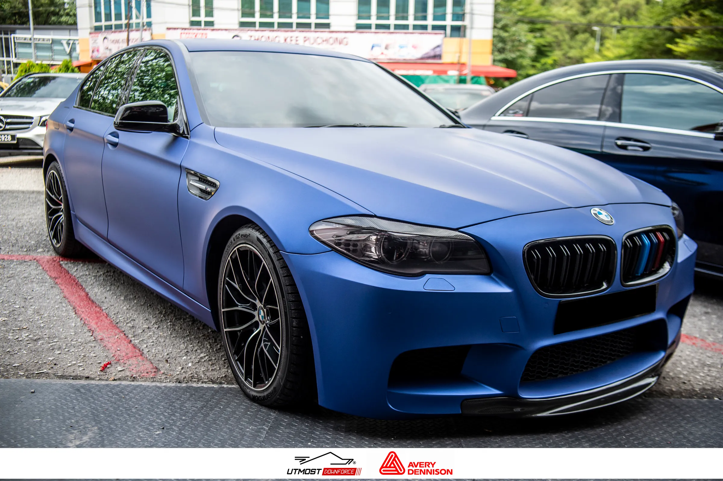 Matte Metallic Brilliant Blue Matte Metallic wrap by Avery Dennison, photograph 1 of 11