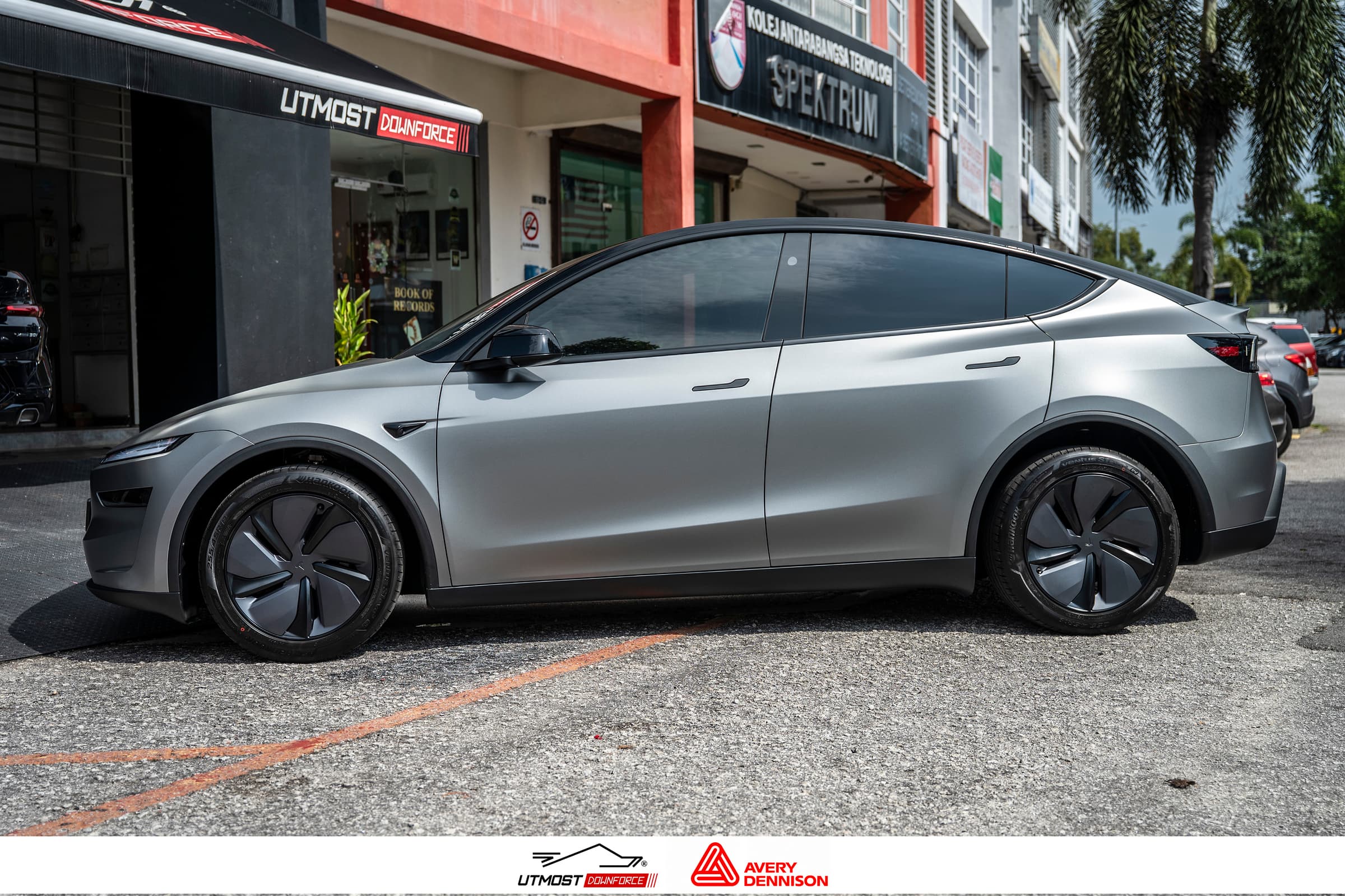 Matte Metallic Gunmetal Matte Metallic wrap by Avery Dennison, photograph 3 of 30