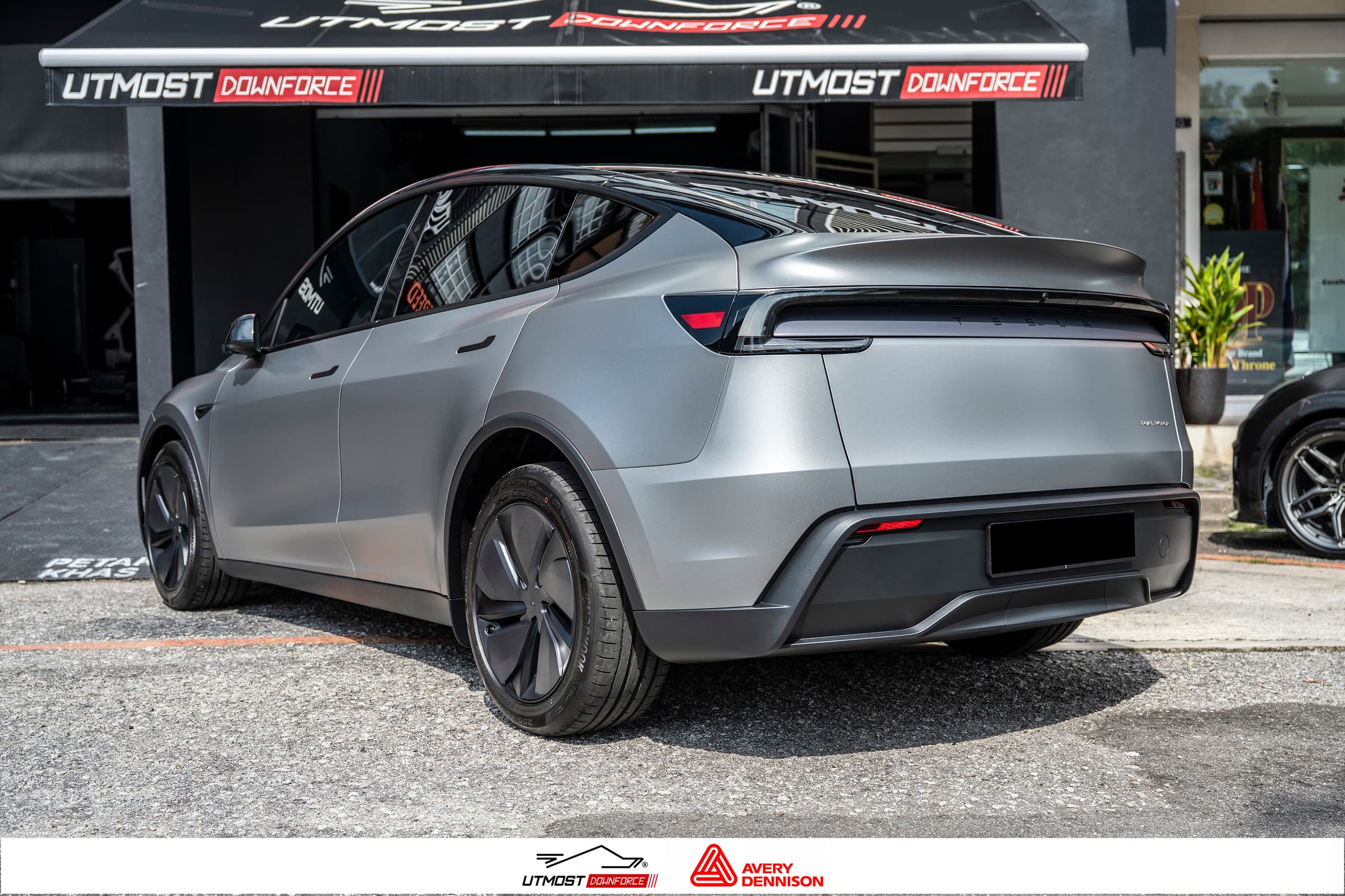 Matte Metallic Gunmetal Matte Metallic wrap by Avery Dennison, photograph 4 of 30